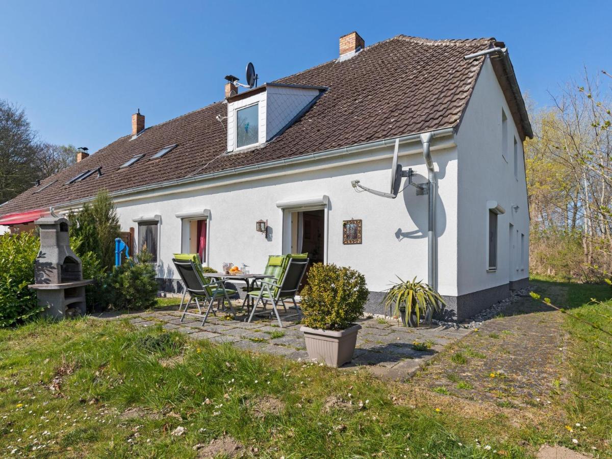 Elegant With Garden In Apartment Gingst