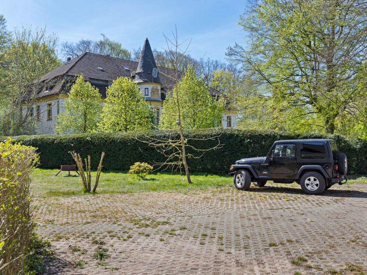 Elegant With Garden In Gingst