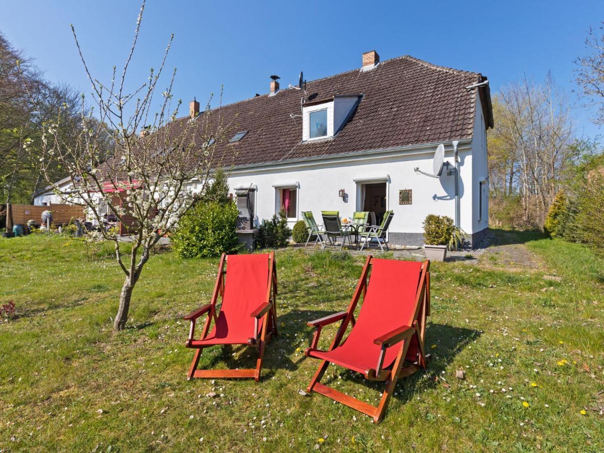Elegant With Garden In Apartment Gingst